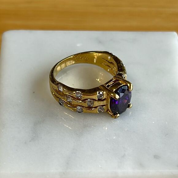 Edco Fashion Ring Gold tone Purple stone faux diamonds rhinestones #189 size 6 - Picture 1 of 7